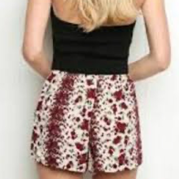 Brandy Melville Red Rose Remi Shorts O/S - Picture 5 of 12